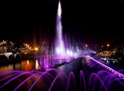 七彩水下彩燈綻放精彩--河南音樂(lè)噴泉